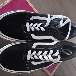 Youth Boys Vans Classic Black and White Sneakers (read description)